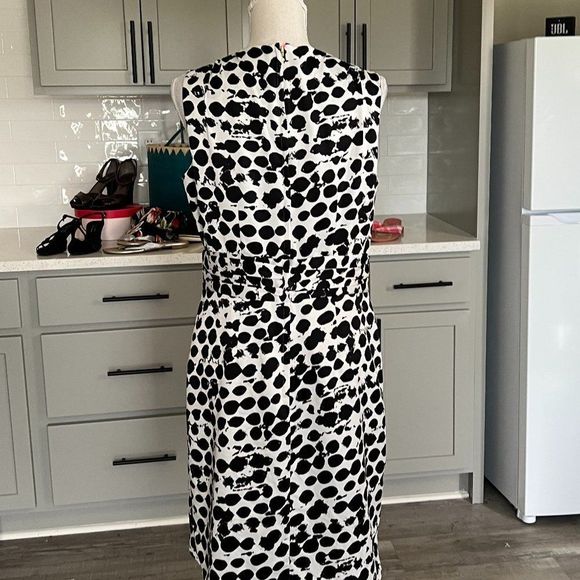 H&M Black and White V-Neck Dress Cummerbund Waist Size 12 - Picture 5 of 9